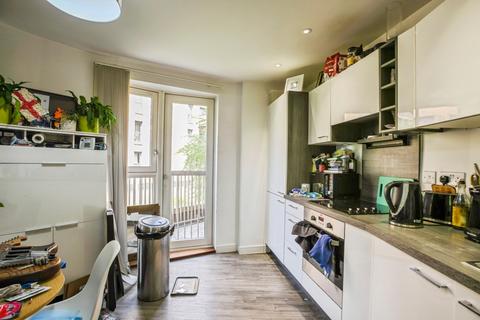 1 bedroom flat for sale, Connersville Way, CROYDON, Surrey, CR0