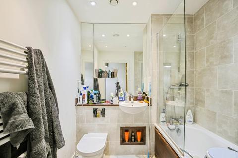 1 bedroom flat for sale, Connersville Way, CROYDON, Surrey, CR0