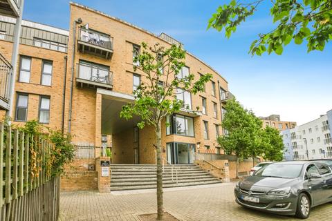 1 bedroom flat for sale, Connersville Way, CROYDON, Surrey, CR0