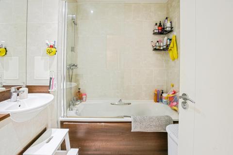 1 bedroom flat for sale, Connersville Way, CROYDON, Surrey, CR0