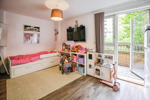 1 bedroom flat for sale, Connersville Way, CROYDON, Surrey, CR0