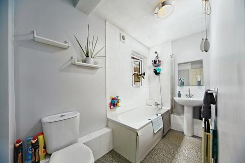 2 bedroom flat for sale, Outram Road, CROYDON, Surrey, CR0