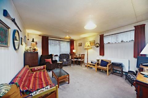 2 bedroom flat for sale, Beech Copse, South Croydon, CR2