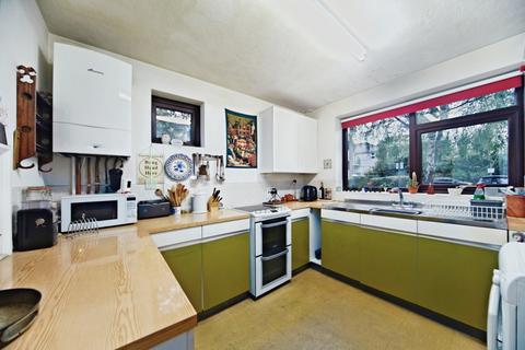 2 bedroom flat for sale, Beech Copse, South Croydon, CR2