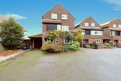 4 bedroom detached house for sale, Blossom Close, South Croydon, CR2
