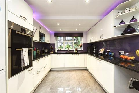 4 bedroom detached house for sale, Blossom Close, South Croydon, CR2