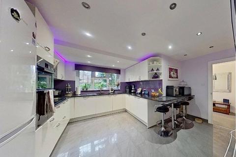 4 bedroom detached house for sale, Blossom Close, South Croydon, CR2