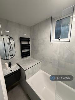 2 bedroom flat to rent, Stratheden Road, London, SE3