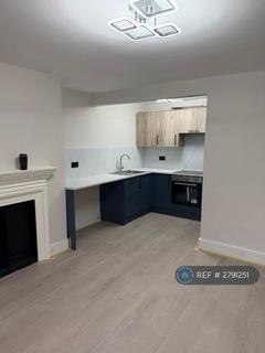 2 bedroom flat to rent, Stratheden Road, London, SE3