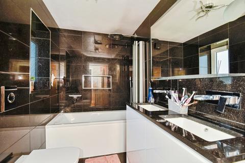 4 bedroom terraced house for sale, Phoenix Road, Chatham, Kent, ME5