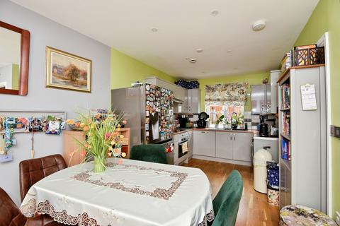 2 bedroom end of terrace house for sale, Chalkpit Hill, Chatham, Kent, ME4