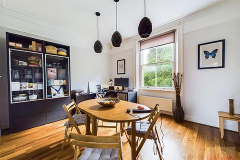 2 bedroom flat for sale, Parkside, London Road, Harrow on the Hill