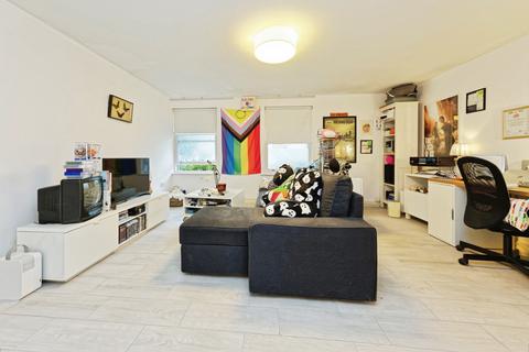 2 bedroom flat for sale, Bingley Court, Canterbury, Kent, CT1