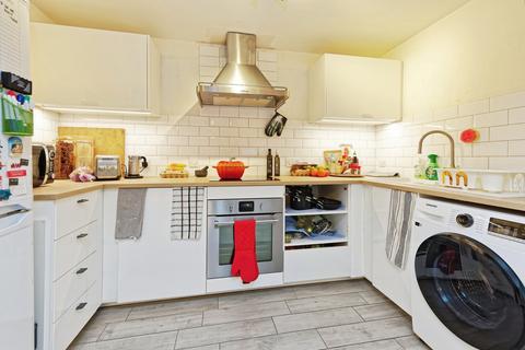 2 bedroom flat for sale, Bingley Court, Canterbury, Kent, CT1