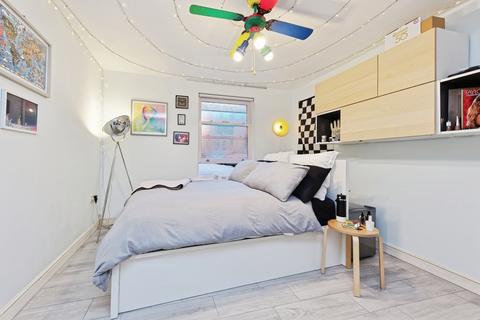 2 bedroom flat for sale, Bingley Court, Canterbury, Kent, CT1