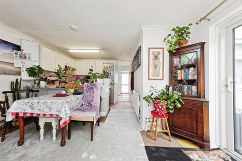 4 bedroom bungalow for sale, Kemsing Gardens, CANTERBURY, Kent, CT2