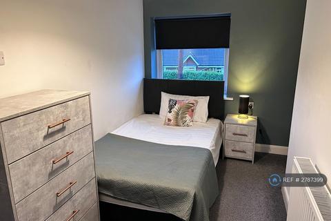 1 bedroom in a house share to rent, Trafford Road, Salford, M30