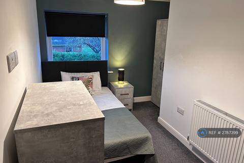 1 bedroom in a house share to rent, Trafford Road, Salford, M30