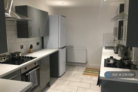 1 bedroom in a house share to rent, Trafford Road, Salford, M30