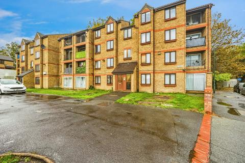 2 bedroom flat for sale, Sandcliff Road, Erith, DA8