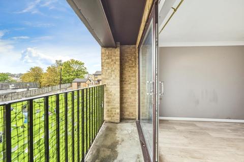 2 bedroom flat for sale, Sandcliff Road, Erith, DA8