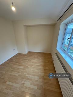 2 bedroom end of terrace house to rent, Langhorne Road, Dagenham, RM10