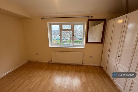 2 bedroom end of terrace house to rent, Langhorne Road, Dagenham, RM10
