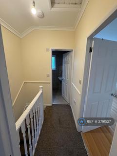 2 bedroom end of terrace house to rent, Langhorne Road, Dagenham, RM10