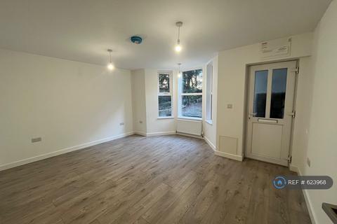 1 bedroom flat to rent, Stoke Road, Slough, SL2