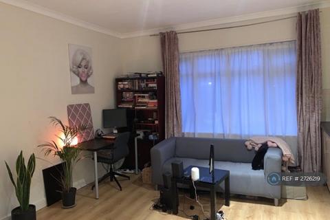 Studio to rent, Staverton Road, London, NW2