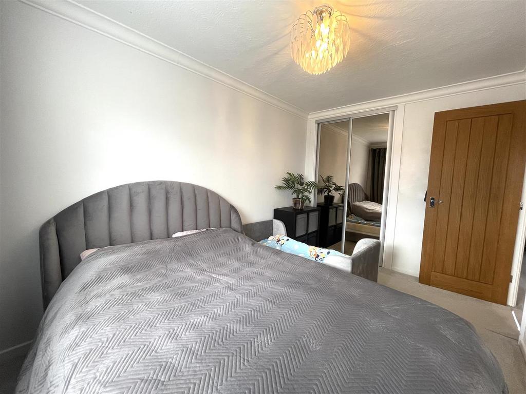Bedroom 1 .jpeg