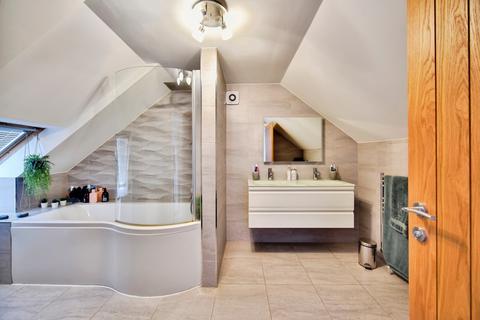 5 bedroom detached house for sale, The Maltings, Weavering, Maidstone, Kent, ME14