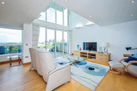 4 bedroom flat for sale, Pier Road (Access Via Gillingham Marina), Gillingham, Kent, ME7