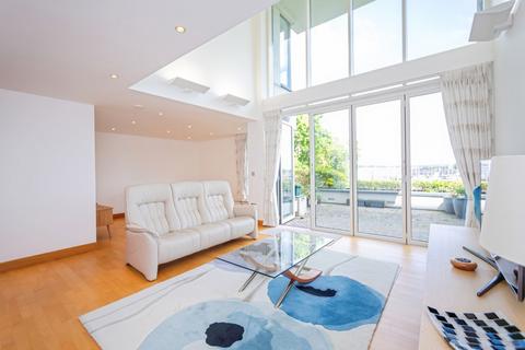 4 bedroom flat for sale, Pier Road (Access Via Gillingham Marina), Gillingham, Kent, ME7