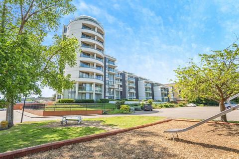 4 bedroom flat for sale, Pier Road (Access Via Gillingham Marina), Gillingham, Kent, ME7