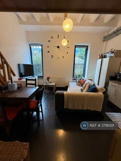 Studio to rent, Edgware Road, London, NW2