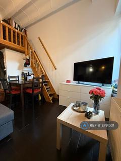 Studio to rent, Edgware Road, London, NW2