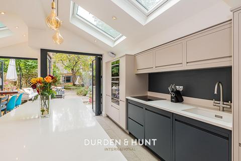 4 bedroom terraced house for sale, Spratt Hall Road, Wanstead E11