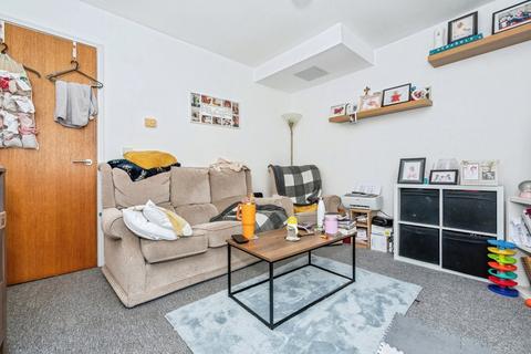 1 bedroom flat for sale, Sandpiper Close, Greenhithe, Kent, DA9