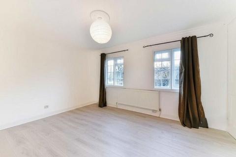 4 bedroom terraced house to rent, Carrington Road, Richmond TW10