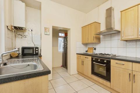 4 bedroom terraced house for sale, London Road, Northfleet, Gravesend, Kent, DA11