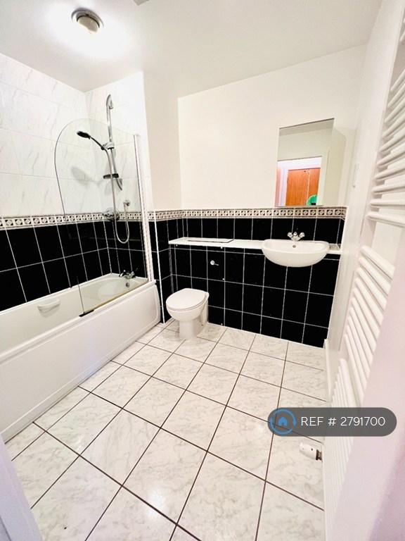 Guest Main Bathroom