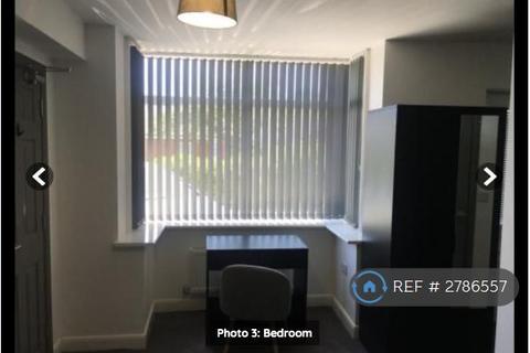 1 bedroom in a house share to rent, Eccles, Manchester, M30