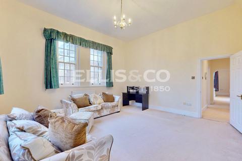 2 bedroom apartment to rent, Chevy Road, Southall, UB2