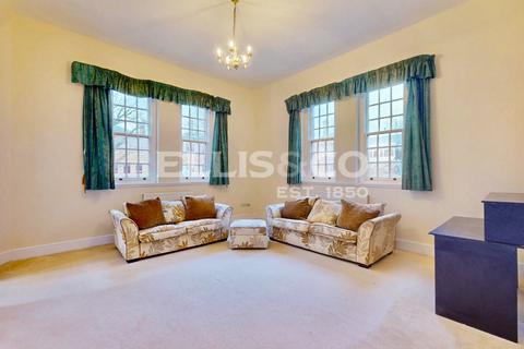 2 bedroom apartment to rent, Chevy Road, Southall, UB2