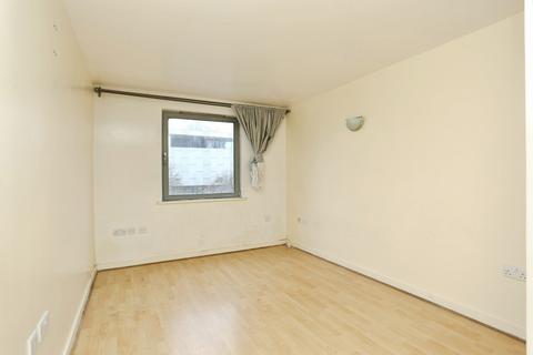 2 bedroom flat for sale, Deals Gateway, London, SE13