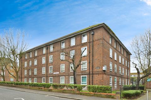 6 bedroom flat for sale, St. Norbert Road, London, SE4