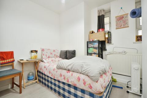 6 bedroom flat for sale, St. Norbert Road, London, SE4