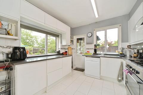 3 bedroom detached house for sale, Woodyates Road, London, SE12