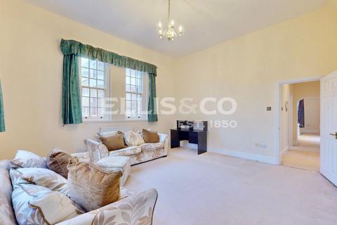 2 bedroom apartment to rent, Chevy Road, Southall, UB2